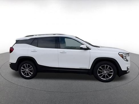 Used 2024 GMC Terrain SLT image 16