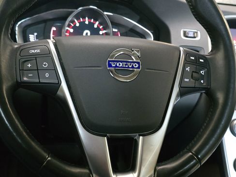 Used 2018 Volvo S60 T5 Inscription image 14