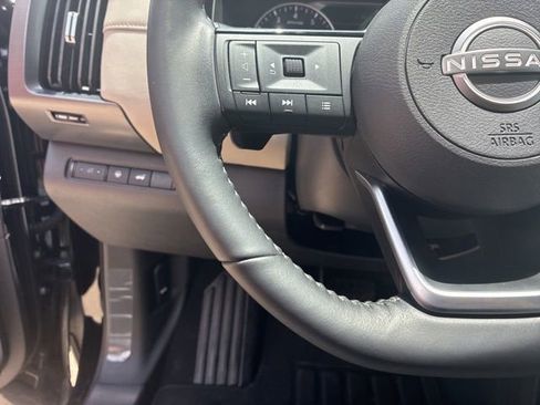 Used 2025 Nissan Pathfinder SL FWD image 22
