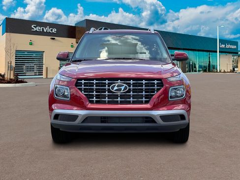 Certified 2025 Hyundai Venue Limited FWD image 12