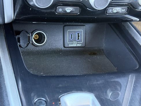 Used 2020 Nissan Pathfinder SV image 30