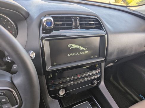 Used 2020 Jaguar F-PACE Premium image 26