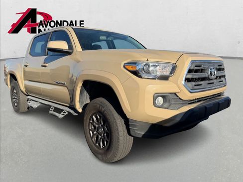 Used 2017 Toyota Tacoma SR5 w/ Tow Package image 5