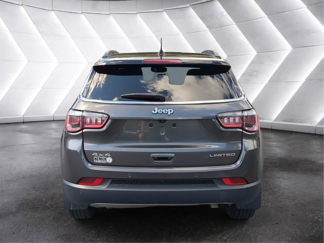 Used 2024 Jeep Compass Limited w/ Sun and Sound Group AWD/4WD image 5