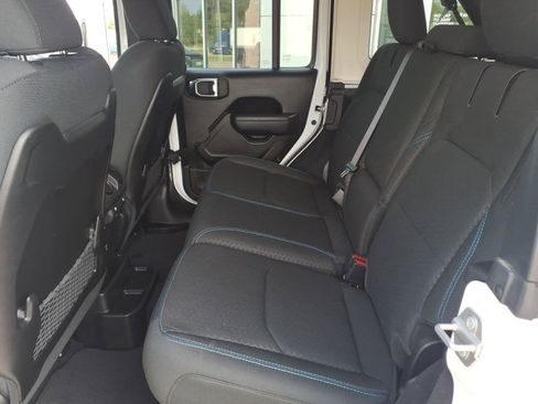 Used 2025 Jeep Wrangler Unlimited Rubicon 4xe w/ Convenience Group AWD/4WD image 23