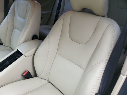 Used 2015 Volvo V60 T5 Premier image 19