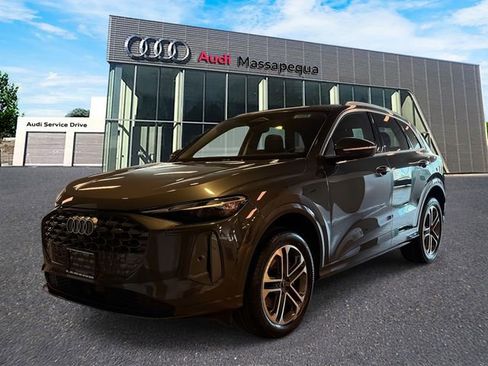 Certified 2025 Audi Q5 Premium w/ Convenience Package image 1