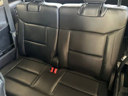 Used 2021 Ford Explorer XLT w/ Equipment Group 202A image 18