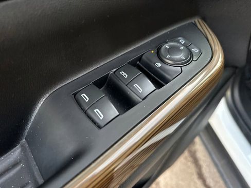 Used 2023 GMC Acadia SLE w/ Elevation Edition image 10