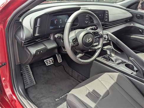 Used 2025 Hyundai Elantra Sport image 13