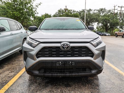 Used 2024 Toyota RAV4 LE AWD/4WD image 4
