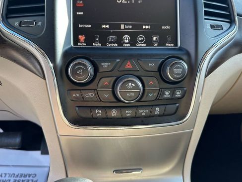 Used 2017 Jeep Grand Cherokee Laredo w/ Quick Order Package 23E image 41