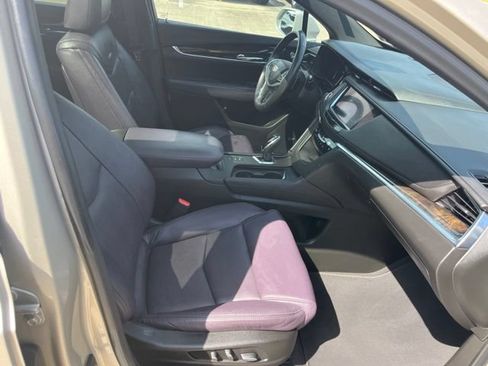 Used 2017 Cadillac XT5 Luxury w/ Driver Awareness Package AWD/4WD image 36