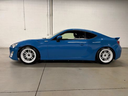 Used 2013 Scion FR-S RWD image 5