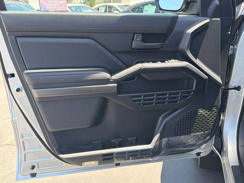 New 2026 Toyota 4Runner SR5 AWD/4WD image 18