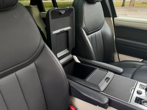 Used 2022 Land Rover Range Rover SE image 25