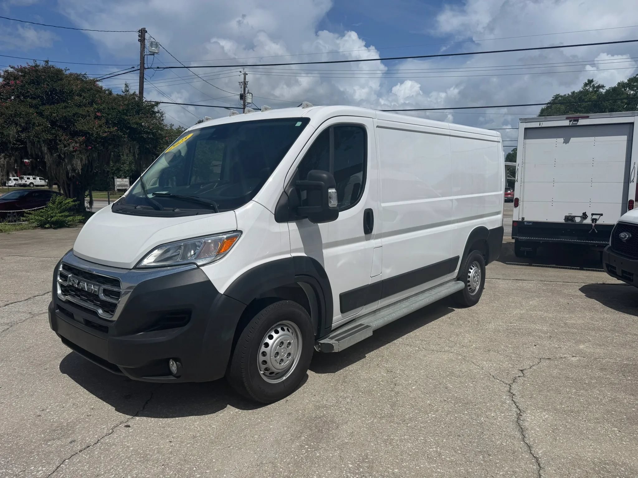Used 2025 RAM ProMaster 2500 w/ U-Haul Equipment Group FWD image 6