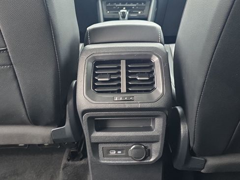 Certified 2024 Volkswagen Tiguan SE w/ Panoramic Sunroof Package AWD/4WD image 7