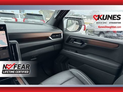 Used 2025 GMC Yukon XL Denali image 43