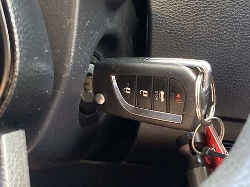 Used 2020 Toyota Corolla LE FWD image 28