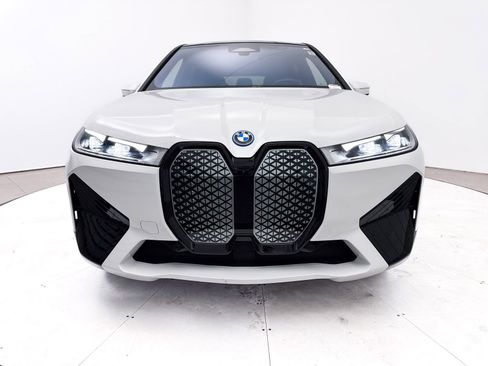 Used 2023 BMW iX xDrive50 w/ Sport Package image 11