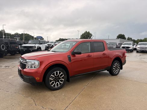 Used 2024 Ford Maverick Lariat FWD image 3