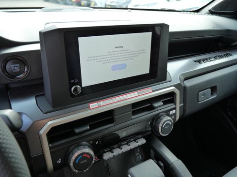 Certified 2025 Toyota Tacoma SR5 AWD/4WD image 23