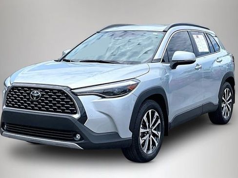 Used 2024 Toyota Corolla Cross XLE w/ Convenience Package FWD image 2