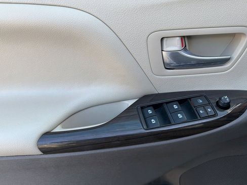 Used 2019 Toyota Sienna XLE w/ XLE Navigation Package AWD/4WD image 10