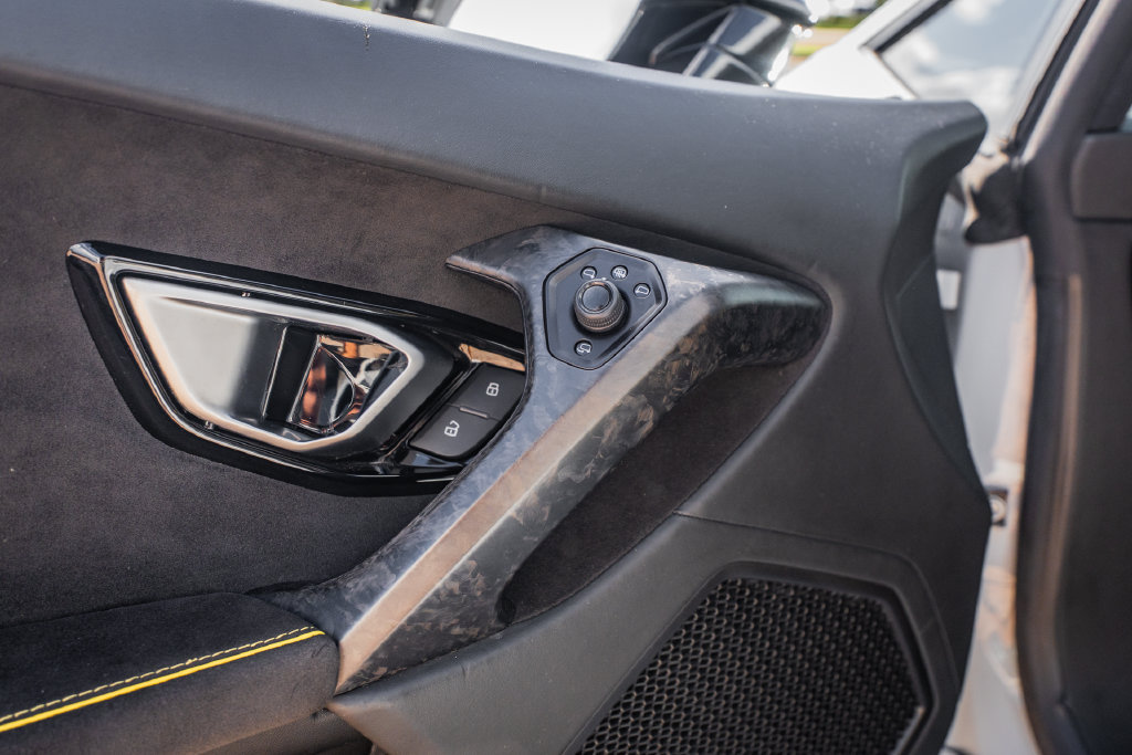 Used 2020 Lamborghini Huracan EVO RWD image 19