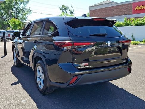 Used 2025 Toyota Highlander LE AWD/4WD image 4