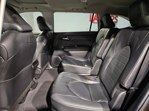 Used 2024 Toyota Highlander XLE image 36