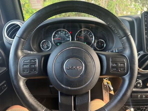 Used 2017 Jeep Wrangler Unlimited Sahara w/ Max Tow Package AWD/4WD image 19
