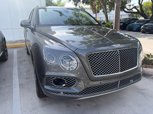 Used 2018 Bentley Bentayga AWD/4WD image 2