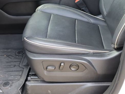 Used 2022 GMC Yukon XL SLT w/ SLT Premium Package RWD image 16