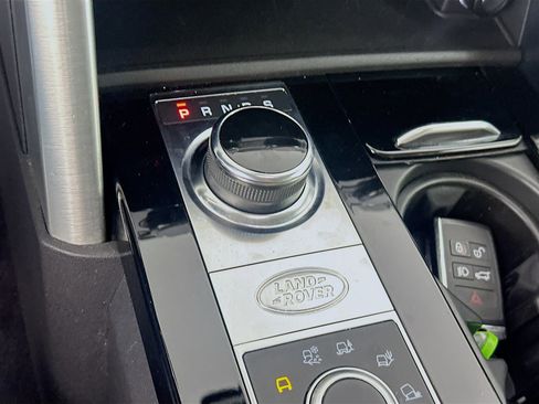 Used 2019 Land Rover Discovery HSE image 25