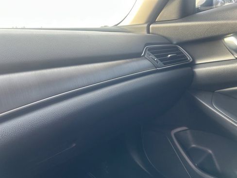 Used 2018 Honda Accord LX image 25