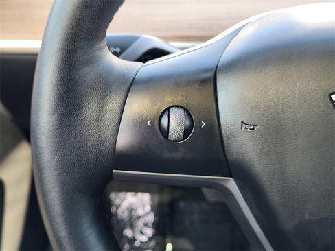 Used 2023 Tesla Model 3 Standard Range image 25