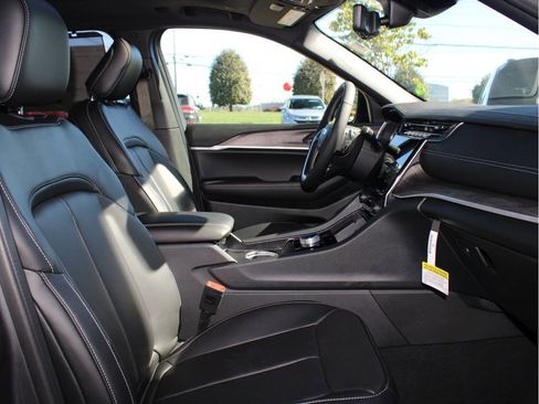 New 2025 Jeep Grand Cherokee Limited w/ Luxury Tech Group II image 27