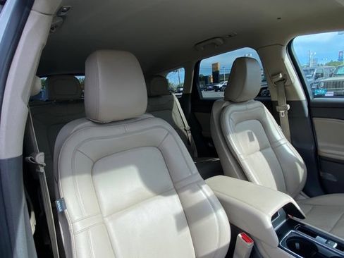 Used 2022 Lincoln Corsair AWD w/ Equipment Group 101A image 23