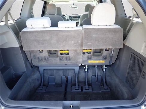Used 2013 Toyota Sienna LE w/ Towing Pkg AWD/4WD image 6