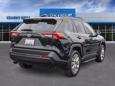 Used 2023 Toyota RAV4 XLE Premium image 6