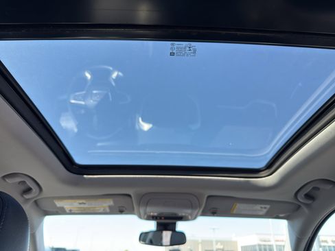 Used 2022 GMC Terrain SLT AWD/4WD image 16