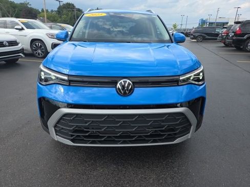 Used 2025 Volkswagen Taos SE image 2