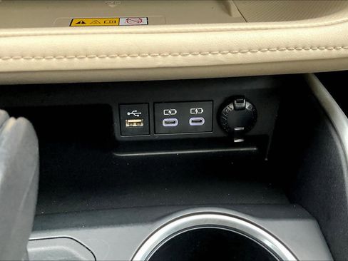 Used 2023 Toyota Highlander XLE image 17