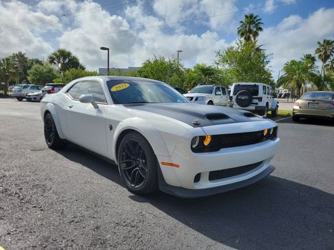 Used 2023 Dodge Challenger SRT Hellcat RWD image 2