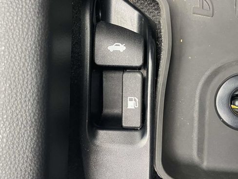 Used 2025 Toyota Corolla LE FWD image 27