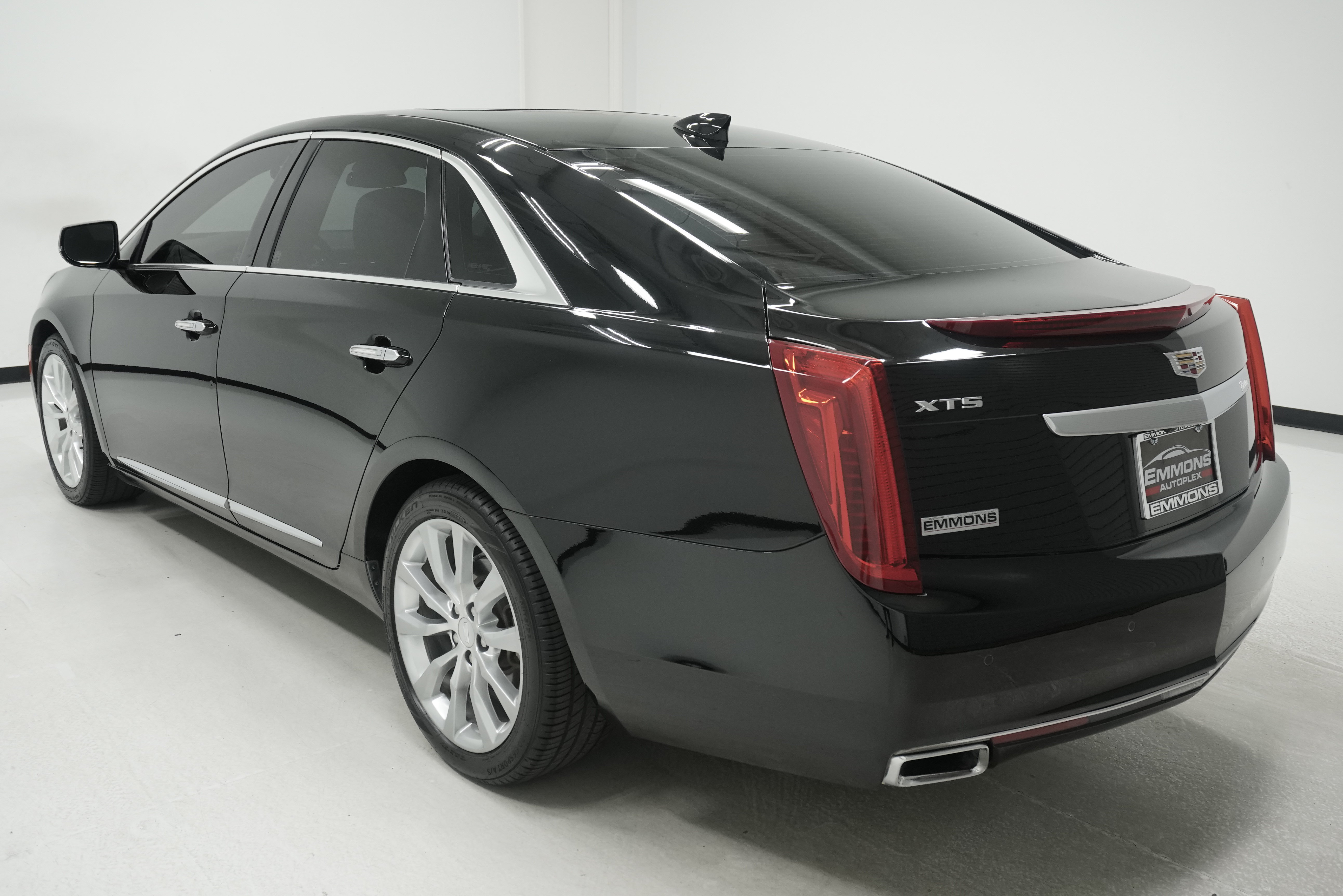 Used 2016 Cadillac XTS Luxury w/ Driver Awareness Package FWD image 6