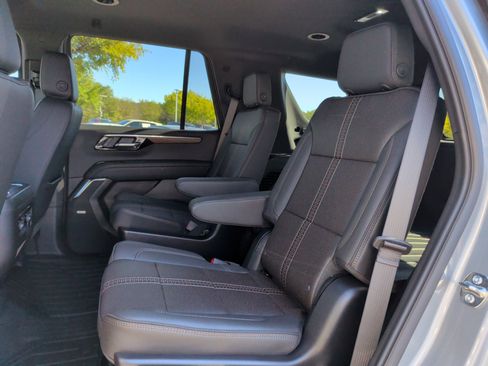 Used 2025 Chevrolet Tahoe High Country image 35