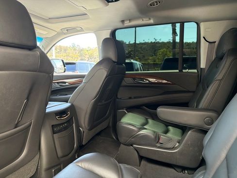 Used 2019 Cadillac Escalade ESV Luxury w/ Escalade Sport Edition RWD image 6